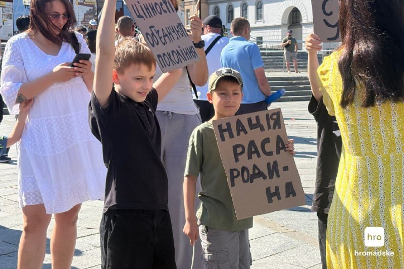 Ох, як же від цього тхне «Meine Rasse ist mein Volk». У будь-який боротьбі важливо не стати тим, …