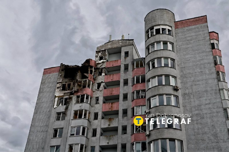 Наслідки влучання ворожого дрона по багатоповерхівці в Деснянському районі Києва. 💔