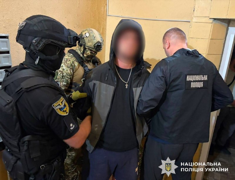 У Львові правоохорнці затримали 23-річного чоловіка, якого підозрюють у нападі на правоохоронця п…
