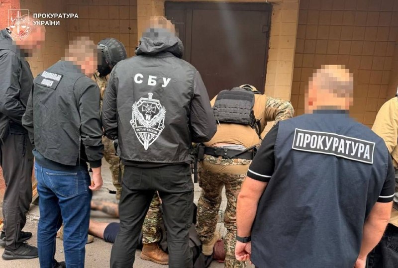 У Львові правоохорнці затримали 23-річного чоловіка, якого підозрюють у нападі на правоохоронця п…