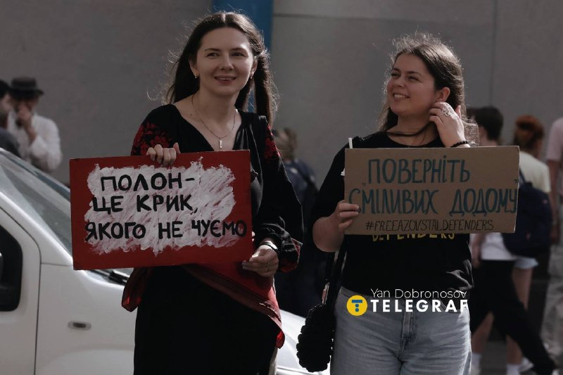 Акція FreeAzov сьогодні пройшла неподалік станції метро «Лук’янівська». Це нагадування про тих, х…