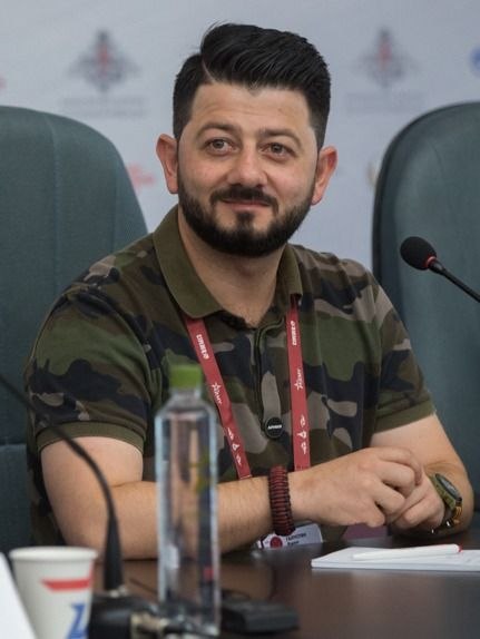 До речі, є гарний кандидат для Зеленського на посаду Міністра оборони. І знайомі вони особисто, і…