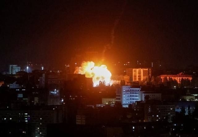 Київ знову зазнав ракетної атаки вночі. І знову ворог бив по цивільним об’єктам – будинкам, метро…