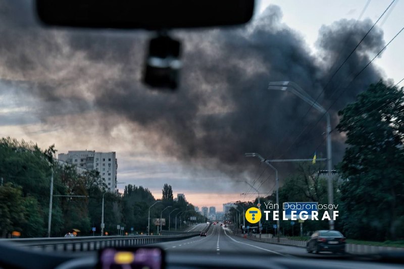 Київ знову зазнав ракетної атаки вночі. І знову ворог бив по цивільним об’єктам – будинкам, метро…