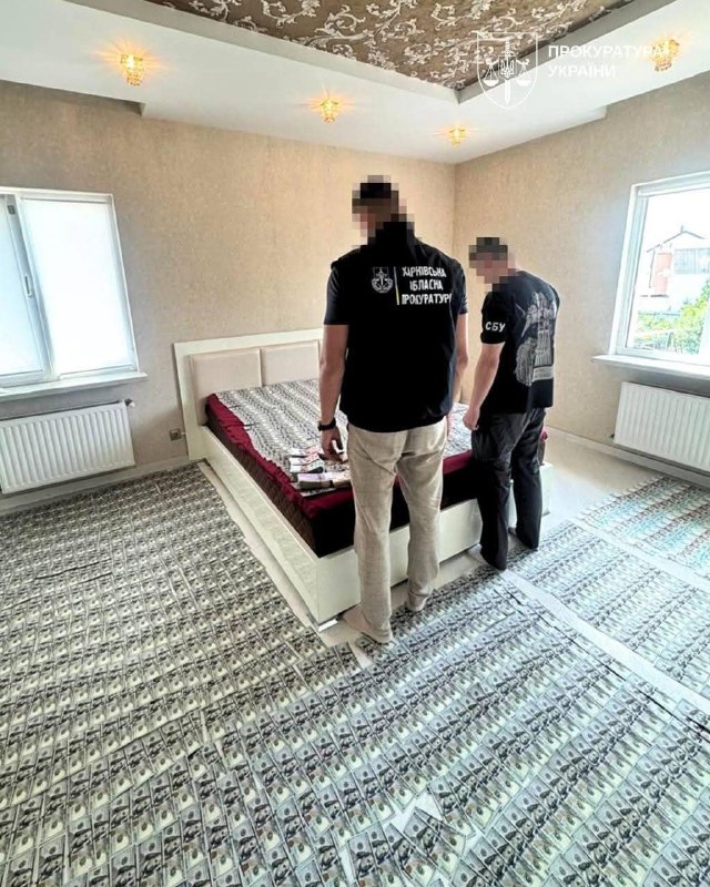 Потрібна допомога залу. На якому факультеті навчають цьому розкладанню та у яку суму на місяць об…