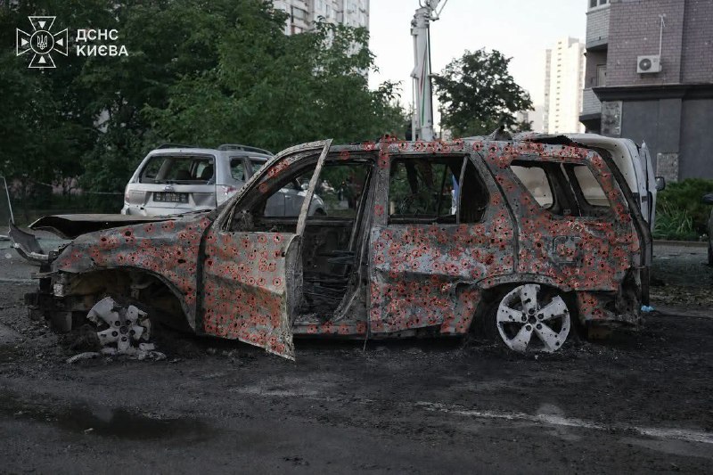 Вибачте, що не про генерала, шматки якого розкидані біля ресторана у Москві. Мені на нього так по…